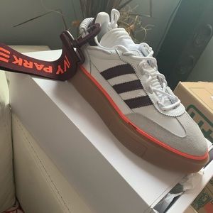 Ivy Park Super Sleek 72